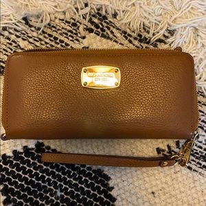 Michaels kors wallet